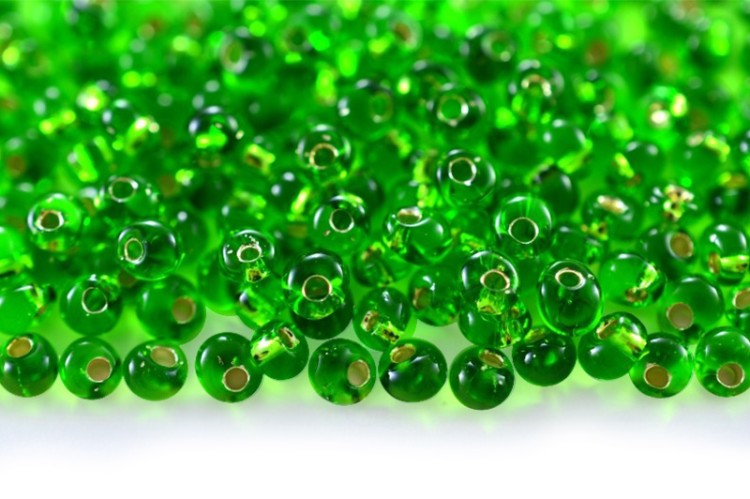 Бисер японский TOHO Magatama 3мм #0027 перидот, серебряная линия внутри, 5 грамм Бисер японский TOHO Magatama 3мм #0027 перидот, серебряная линия внутри, 5 грамм