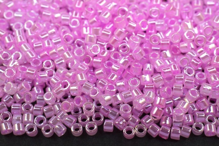 Бисер японский MIYUKI Delica цилиндр 11/0 DB-0248 хрусталь/лиловый, окрашенный изнутри, 5 грамм Бисер японский MIYUKI Delica цилиндр 11/0 DB-0248 хрусталь/лиловый, окрашенный изнутри, 5 грамм