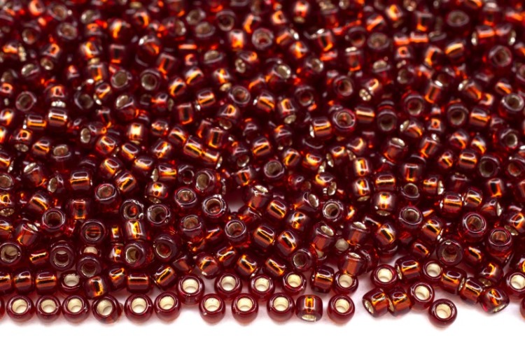 Бисер японский TOHO круглый 15/0 #0025D гранат, серебряная линия внутри, 10 грамм Бисер японский TOHO круглый 15/0 #0025D гранат, серебряная линия внутри, 10 грамм