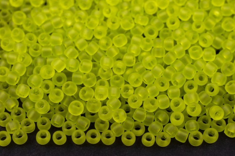 Бисер японский TOHO круглый 11/0 #0004F зеленый лайм, матовый прозрачный, 10 грамм Бисер японский TOHO круглый 11/0 #0004F зеленый лайм, матовый прозрачный, 10 грамм