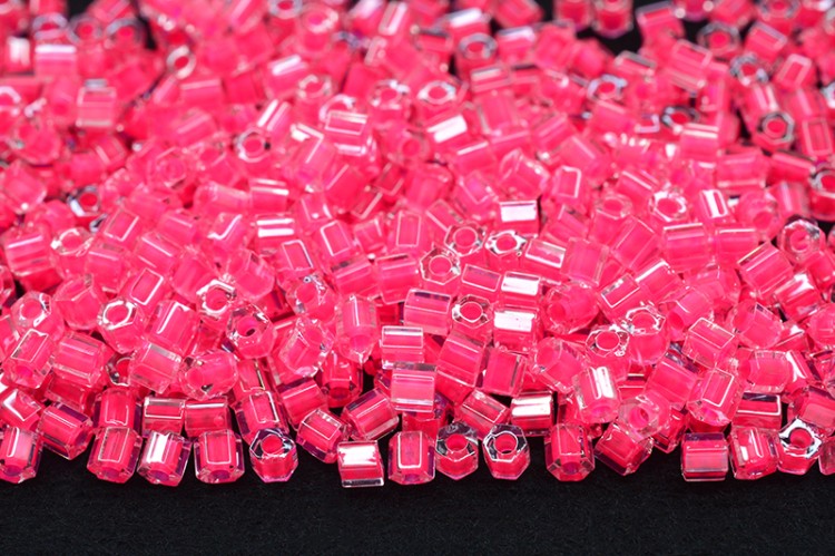 Бисер японский TOHO Hexagon шестиугольный 11/0 #0978 розовый неон, Luminous, окрашенный изнутри, 5 грамм Бисер японский TOHO Hexagon шестиугольный 11/0 #0978 розовый неон, Luminous, окрашенный изнутри, 5 грамм