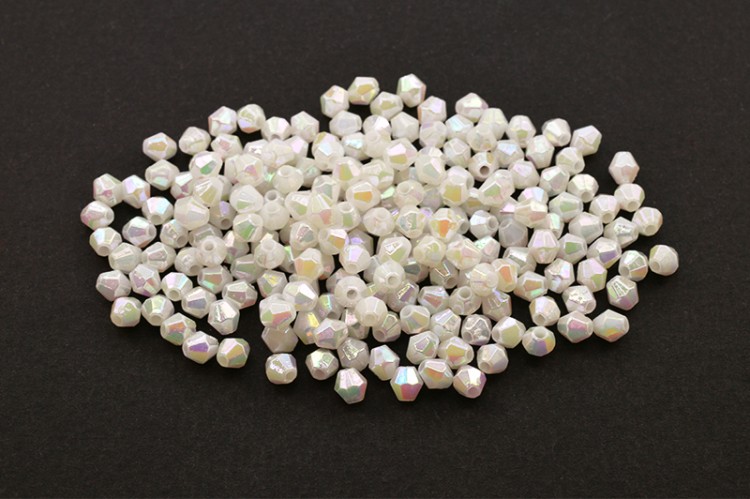 Бусины акриловые Биконус 4х4мм, цвет белый радужный, 540-267, 10г (около 210шт) Бусины акриловые Биконус 4х4мм, цвет белый радужный, 540-267, 10г (около 210шт)