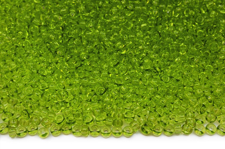 Бисер чешский PRECIOSA круглый 10/0 01154 салатовый прозрачный, 1 сорт, 50г Бисер чешский PRECIOSA круглый 10/0 01154 салатовый прозрачный, 1 сорт, 50г