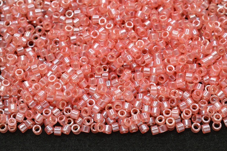 Бисер японский MIYUKI Delica цилиндр 11/0 DB-1481 лосось, прозрачный глянцевый, 5 грамм Бисер японский MIYUKI Delica цилиндр 11/0 DB-1481 лосось, прозрачный глянцевый, 5 грамм