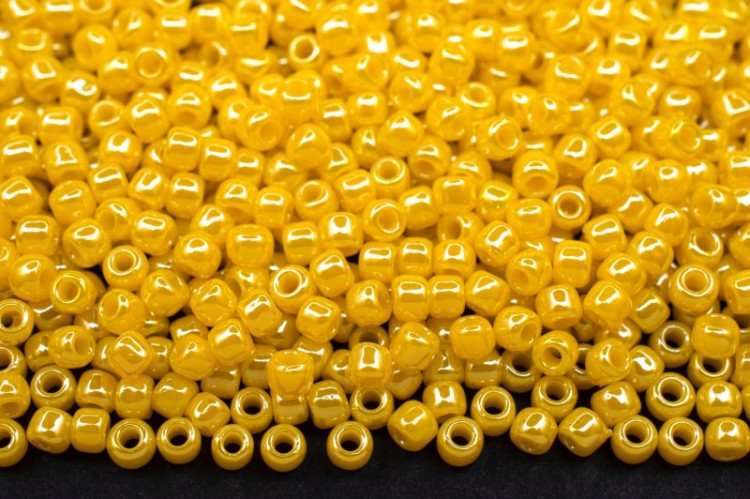 Бисер японский TOHO круглый 11/0 #0128B солнечный свет, глянцевый непрозрачный, 10 грамм Бисер японский TOHO круглый 11/0 #0128B солнечный свет, глянцевый непрозрачный, 10 грамм