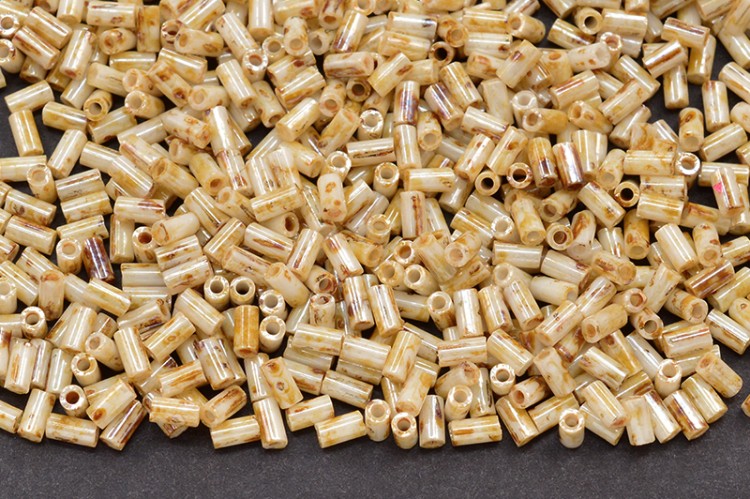 Бисер японский TOHO Bugle стеклярус 3мм #Y181 hybrid Пикассо, 5 грамм Бисер японский TOHO Bugle стеклярус 3мм #Y181 hybrid Пикассо, 5 грамм