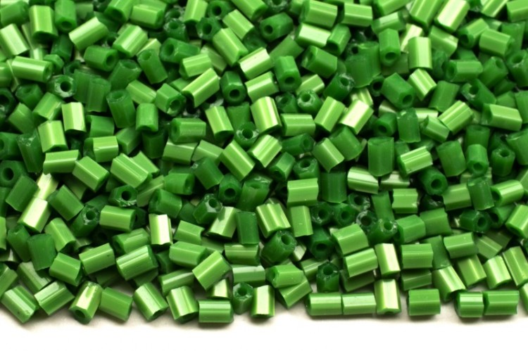 Сатиновая рубка размер 11/0, цвет 0047 зеленый непрозрачный, 450г Сатиновая рубка размер 11/0, цвет 0047 зеленый непрозрачный, 450г
