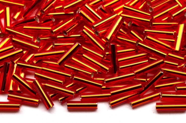 Бисер японский Miyuki Bugle стеклярус 6мм #0010 огненно-красный, серебряная линия внутри, 10 грамм Бисер японский Miyuki Bugle стеклярус 6мм #0010 огненно-красный, серебряная линия внутри, 10 грамм