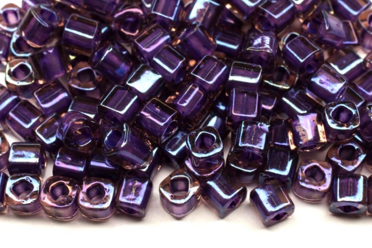 Бисер японский TOHO Cube кубический 4мм #0928 розалин/пурпурный радужный, окрашенный изнутри, 5 грамм Бисер японский TOHO Cube кубический 4мм #0928 розалин/пурпурный радужный, окрашенный изнутри, 5 грамм
