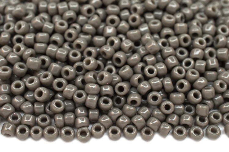 Бисер японский TOHO круглый 11/0 #0053D темно-серый, непрозрачный, 10 грамм Бисер японский TOHO круглый 11/0 #0053D темно-серый, непрозрачный, 10 грамм