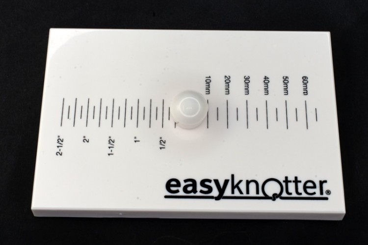 Инструмент для работы с бисером и бусинами Beadsmith Easyknotter, 15х10х1,3см, цвет белый, 32-126, 1шт Инструмент для работы с бисером и бусинами Beadsmith Easyknotter, 15х10х1,3см, цвет белый, 32-126, 1шт
