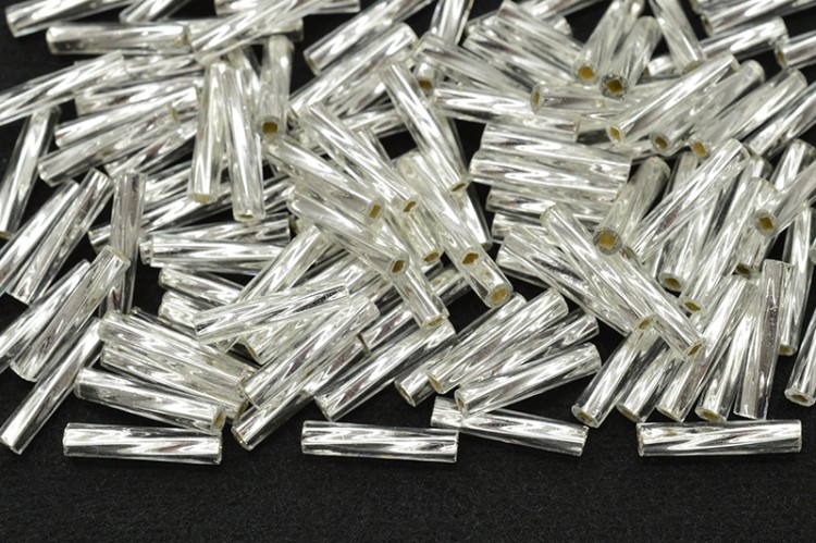 Бисер японский Miyuki Twisted Bugle 2,7х12мм #0001 хрусталь, серебряная линия внутри, 1 упаковка (около 13 грамм) Бисер японский Miyuki Twisted Bugle 2,7х12мм #0001 хрусталь, серебряная линия внутри, 1 упаковка (около 13 грамм)