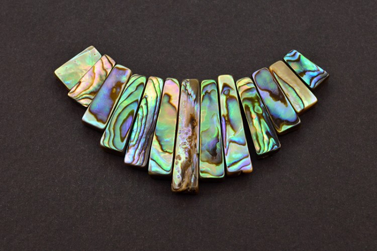 Набор бусин из перламутра 72х30х4мм, отверстие 0,8мм, цвет зеленый/бежевый, 526-019, 1уп (около 13шт) Набор бусин из перламутра 72х30х4мм, отверстие 0,8мм, цвет зеленый/бежевый, 526-019, 1уп (около 13шт)