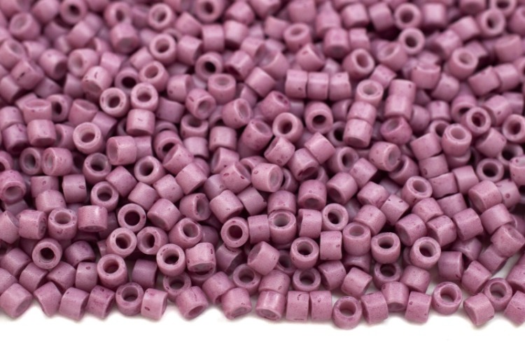Бисер японский MIYUKI Delica цилиндр 11/0 DB-0800 роза, матовый непрозрачный, 5 грамм Бисер японский MIYUKI Delica цилиндр 11/0 DB-0800 роза, матовый непрозрачный, 5 грамм