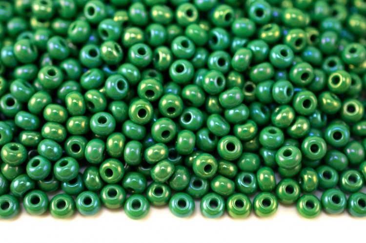 Бисер чешский PRECIOSA круглый 6/0 54250 зеленый непрозрачный радужный, 50г Бисер чешский PRECIOSA круглый 6/0 54250 зеленый непрозрачный радужный, 50г
