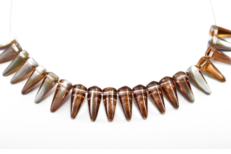 Бусины Villa beads 6х13мм, отверстие 0,8мм, цвет 00030/29501 Crystal, Sliperit Half, 700-010,около 10г (около 23шт) Бусины Villa beads 6х13мм, отверстие 0,8мм, цвет 00030/29501 Crystal, Sliperit Half, 700-010,около 10г (около 23шт)