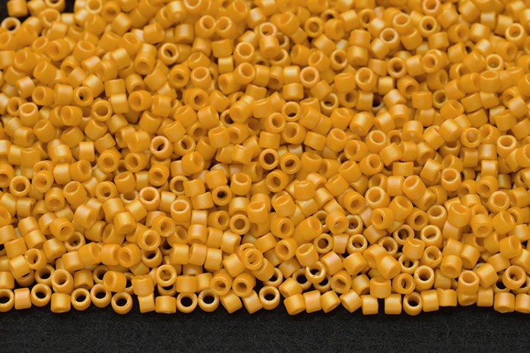 Бисер японский MIYUKI Delica цилиндр 11/0 DB-2302 лимон, глазурованный непрозрачный матовый радужный, 5 грамм Бисер японский MIYUKI Delica цилиндр 11/0 DB-2302 лимон, глазурованный непрозрачный матовый радужный, 5 грамм