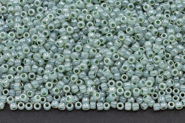 Бисер японский TOHO круглый 11/0 #0915 темная морская пена, цейлон, 10 грамм Бисер японский TOHO круглый 11/0 #0915 темная морская пена, цейлон, 10 грамм