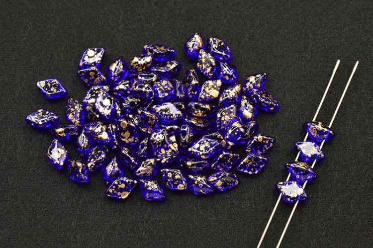 Бусины GemDuo 8х5мм, отверстие 0,8мм, цвет 30090/94401 кобальт, золотые брызги, 709-142, 10г (около 62шт) Бусины GemDuo 8х5мм, отверстие 0,8мм, цвет 30090/94401 кобальт, золотые брызги, 709-142, 10г (около 62шт)