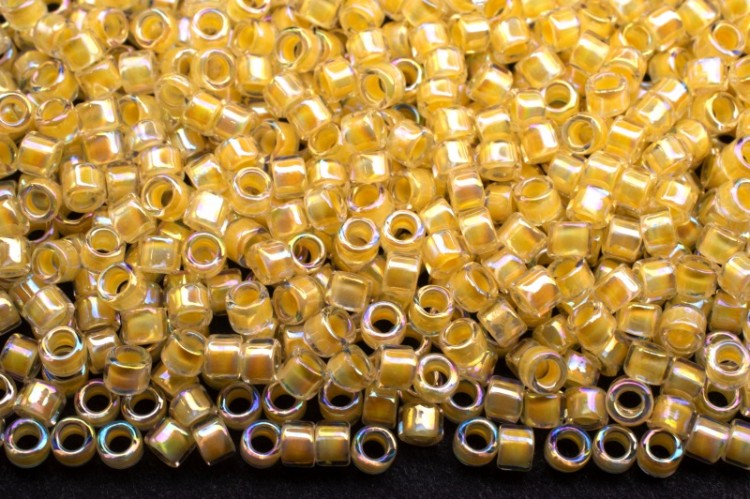 Бисер японский TOHO Treasure цилиндрический 11/0 #0770 хрусталь/желтый, окрашенный изнутри, 5 грамм Бисер японский TOHO Treasure цилиндрический 11/0 #0770 хрусталь/желтый, окрашенный изнутри, 5 грамм