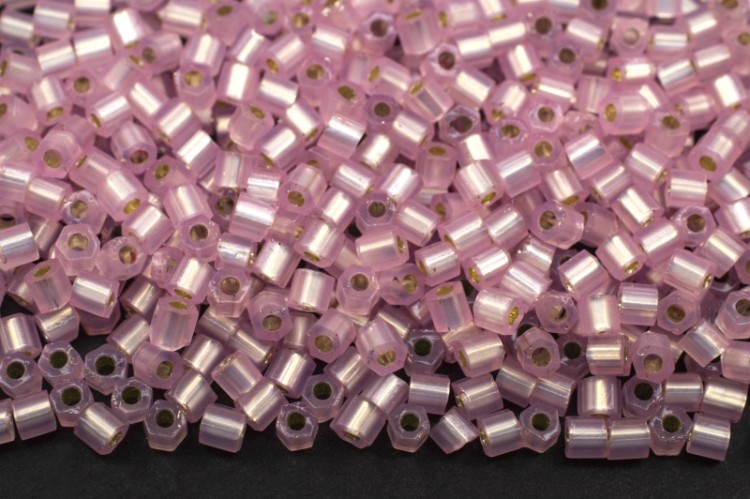 Бисер японский TOHO Hexagon шестиугольный 11/0 #2120 молочный нежно-розовый, серебряная линия внутри, 5 грамм Бисер японский TOHO Hexagon шестиугольный 11/0 #2120 молочный нежно-розовый, серебряная линия внутри, 5 грамм