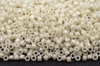 Бисер японский MIYUKI Delica цилиндр 11/0 DB-0211 алебастр, непрозрачный глянцевый, 5 грамм