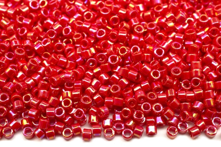 Бисер японский MIYUKI Delica цилиндр 11/0 DB-0162 красный, непрозрачный радужный, 5 грамм Бисер японский MIYUKI Delica цилиндр 11/0 DB-0162 красный, непрозрачный радужный, 5 грамм