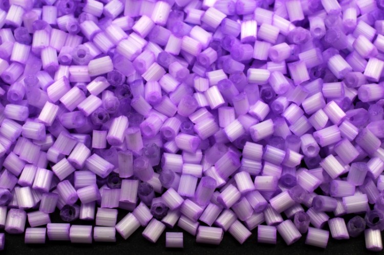 Сатиновая рубка Гонконг 10/0 2,3мм цвет 004 фиолетовый, около 90г Сатиновая рубка Гонконг 10/0 2,3мм цвет 004 фиолетовый, около 90г