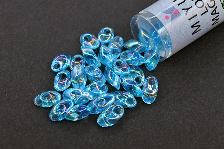 Бисер японский MIYUKI Long Magatama #0260-TB вода, радужный прозрачный, 1 туба (около 8 грамм) Бисер японский MIYUKI Long Magatama #0260-TB вода, радужный прозрачный, 1 туба (около 8 грамм)