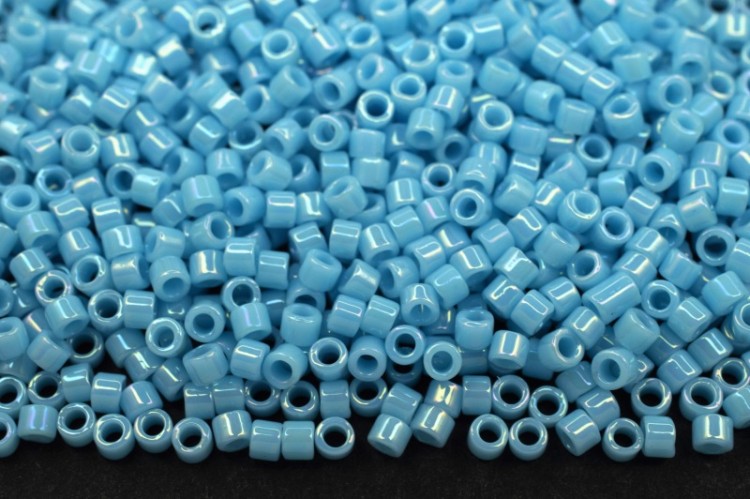 Бисер японский MIYUKI Delica цилиндр 11/0 DB-0215 голубой, непрозрачный блестящий, 5 грамм Бисер японский MIYUKI Delica цилиндр 11/0 DB-0215 голубой, непрозрачный блестящий, 5 грамм