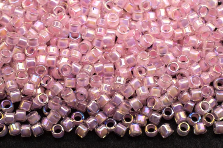 Бисер японский TOHO Treasure цилиндрический 11/0 #0780 хрусталь/розовый радужный, окрашенный изнутри, 5 грамм Бисер японский TOHO Treasure цилиндрический 11/0 #0780 хрусталь/розовый радужный, окрашенный изнутри, 5 грамм