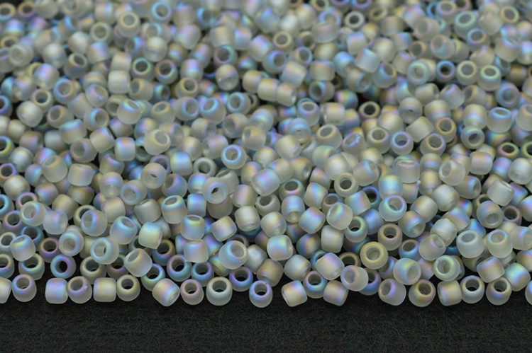 Бисер японский TOHO круглый 11/0 #0176F серый матовый, радужный прозрачный, 10 грамм Бисер японский TOHO круглый 11/0 #0176F серый матовый, радужный прозрачный, 10 грамм