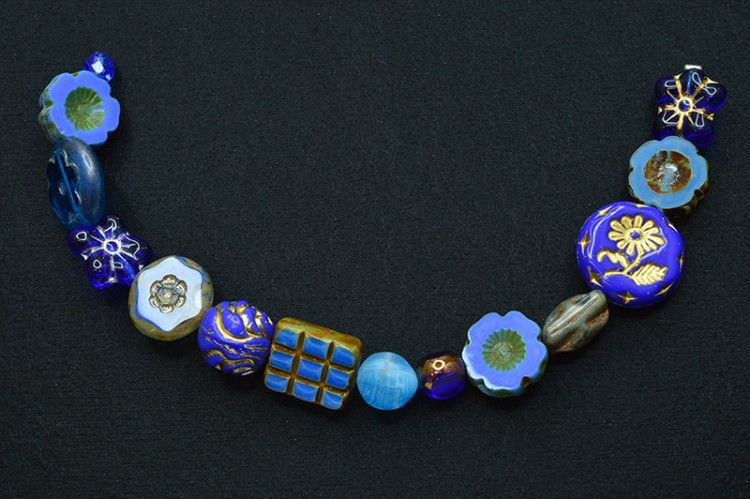 Бусина Микс Цветы 2-19х6-18х4-12мм, цвет синий, стеклянная, 735-040, 1 нить (14шт) Бусина Микс Цветы 2-19х6-18х4-12мм, цвет синий, стеклянная, 735-040, 1 нить (14шт)