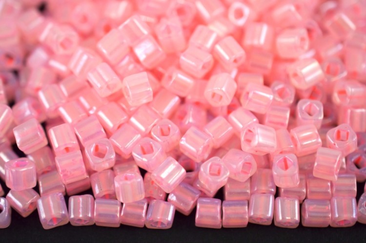 Бисер японский TOHO Cube кубический 4мм #0145 нежно-розовый, цейлон, 5 грамм Бисер японский TOHO Cube кубический 4мм #0145 нежно-розовый, цейлон, 5 грамм