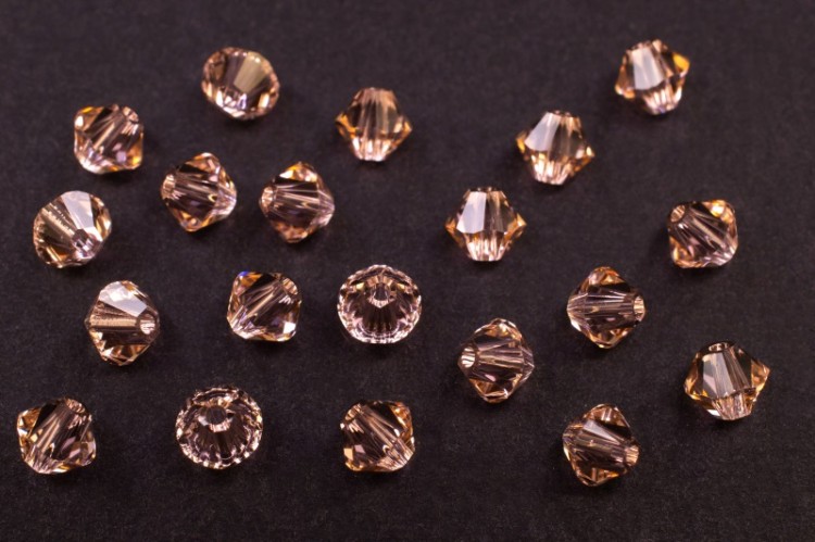 Бусина биконус Swarovski 5328 #391 4мм Silk, 5328-4-391, 20шт Бусина биконус Swarovski 5328 #391 4мм Silk, 5328-4-391, 20шт
