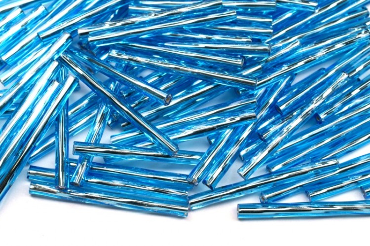 Бисер чешский PRECIOSA стеклярус 67010 25мм голубой, серебряная линия внутри, 50г Бисер чешский PRECIOSA стеклярус 67010 25мм голубой, серебряная линия внутри, 50г