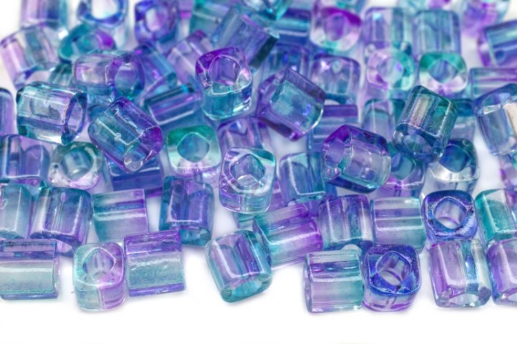 Бисер японский TOHO Cube кубический 4мм #Y423 hybrid голубой/розовый прозрачный, 5 грамм Бисер японский TOHO Cube кубический 4мм #Y423 hybrid голубой/розовый прозрачный, 5 грамм