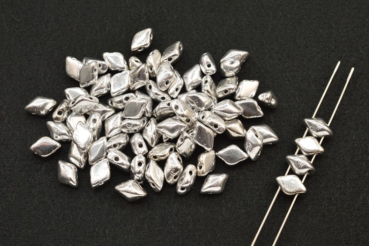 Бусины GemDuo 8х5мм, отверстие 0,8мм, цвет 00030/27000 серебро, 709-156, 10г (около 64шт) Бусины GemDuo 8х5мм, отверстие 0,8мм, цвет 00030/27000 серебро, 709-156, 10г (около 64шт)