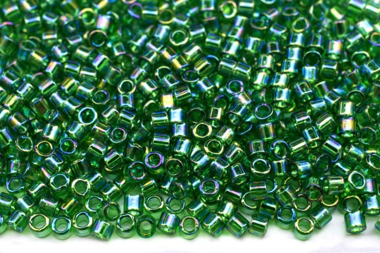 Бисер японский MIYUKI Delica цилиндр 10/0 DBM-0152 зеленый, прозрачный радужный, 5 грамм Бисер японский MIYUKI Delica цилиндр 10/0 DBM-0152 зеленый, прозрачный радужный, 5 грамм