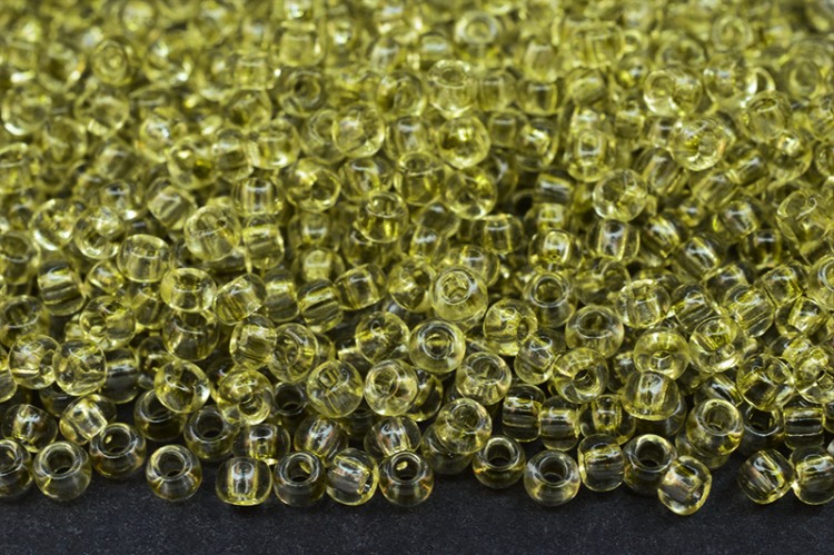 Бисер чешский PRECIOSA круглый 10/0 01252 зеленый прозрачный, 1 сорт, 50г Бисер чешский PRECIOSA круглый 10/0 01252 зеленый прозрачный, 1 сорт, 50г