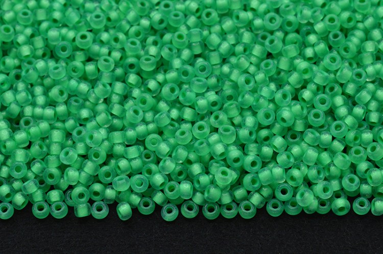 Бисер чешский PRECIOSA круглый 10/0 38356М матовый прозрачный, зеленая линия внутри, 1 сорт, 50г Бисер чешский PRECIOSA круглый 10/0 38356М матовый прозрачный, зеленая линия внутри, 1 сорт, 50г