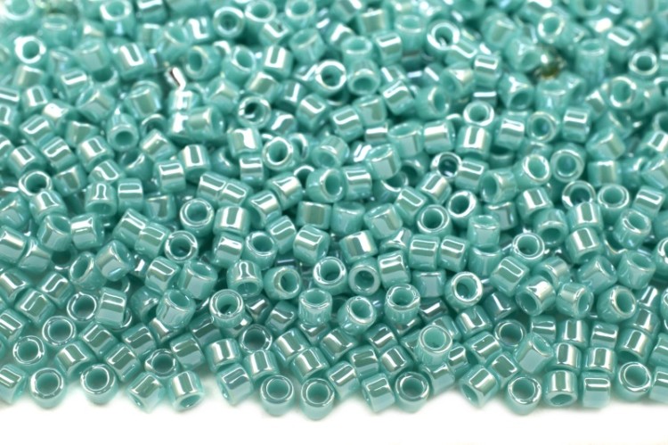 Бисер японский MIYUKI Delica цилиндр 11/0 DB-1567 голубой перламутровый, 5 грамм Бисер японский MIYUKI Delica цилиндр 11/0 DB-1567 голубой перламутровый, 5 грамм