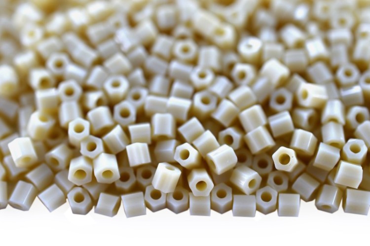 Бисер японский TOHO Hexagon шестиугольный 11/0 #0051 светло-бежевый, непрозрачный, 5 грамм Бисер японский TOHO Hexagon шестиугольный 11/0 #0051 светло-бежевый, непрозрачный, 5 грамм