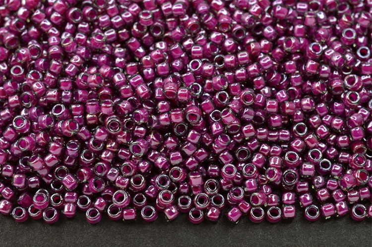 Бисер японский TOHO круглый 15/0 #1076 серый/фуксия, окрашенный изнутри, 10 грамм Бисер японский TOHO круглый 15/0 #1076 серый/фуксия, окрашенный изнутри, 10 грамм