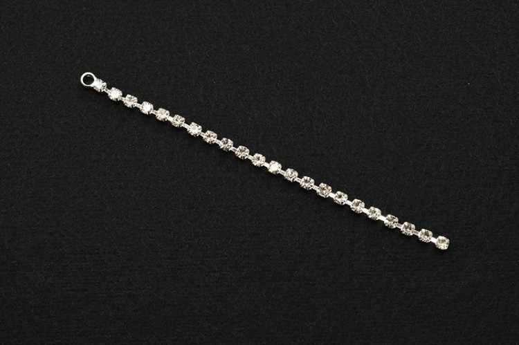 Стразовая цепь с петелькой, звено 2,0х2,0мм, отверстие 2мм, цвет прозрачный/серебро, латунь, 47-034, 6,5см (около 22 страз) Стразовая цепь с петелькой, звено 2,0х2,0мм, отверстие 2мм, цвет прозрачный/серебро, латунь, 47-034, 6,5см (около 22 страз)