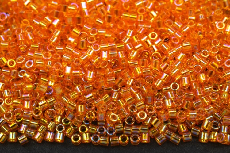 Бисер японский MIYUKI Delica цилиндр 15/0 DBS-0151 мандарин, прозрачный радужный, 5 грамм Бисер японский MIYUKI Delica цилиндр 15/0 DBS-0151 мандарин, прозрачный радужный, 5 грамм