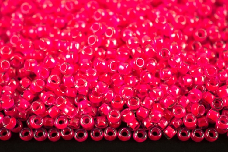 Бисер японский TOHO круглый 8/0 #0978 розовый неон, Luminous, окрашенный изнутри, 10 грамм Бисер японский TOHO круглый 8/0 #0978 розовый неон, Luminous, окрашенный изнутри, 10 грамм