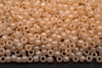 Бисер японский TOHO круглый 8/0 #Y915 светло-бежевый, hybrid Sueded gold, 10 грамм