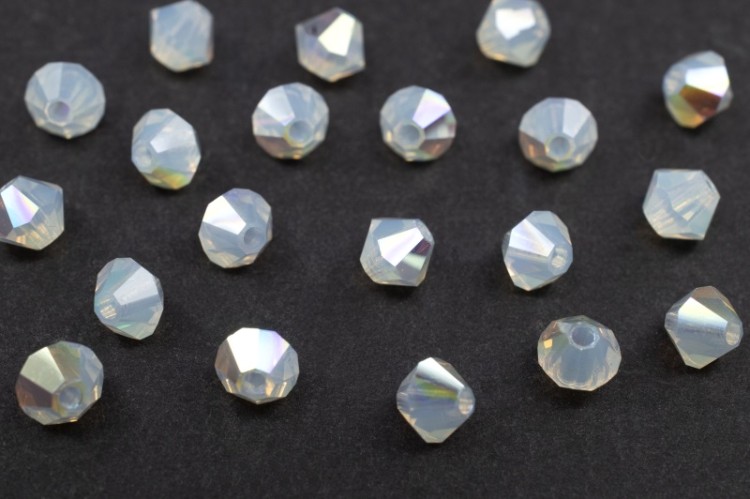 Бусины биконусы хрустальные 4мм, цвет WHITE OPAL GLITTER, 746-128, 20шт Бусины биконусы хрустальные 4мм, цвет WHITE OPAL GLITTER, 746-128, 20шт