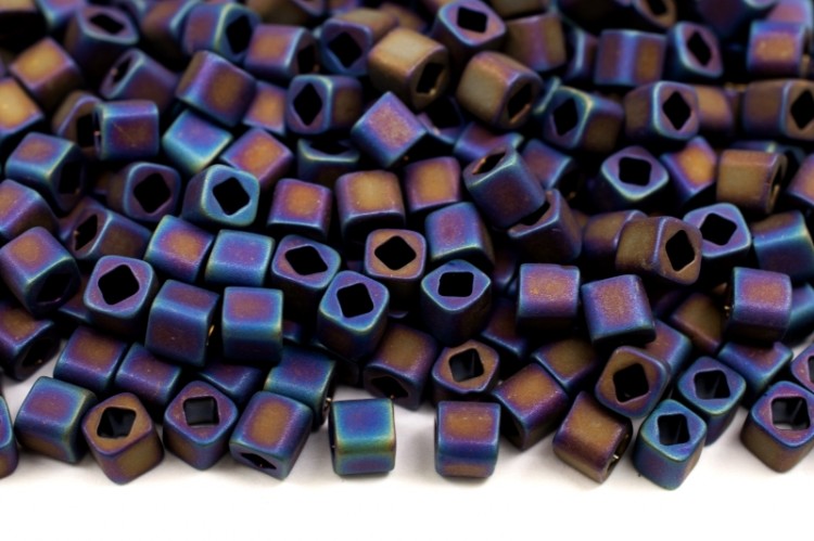 Бисер японский TOHO Cube кубический 3мм #0615 пурпурный, матовый ирис, 5 грамм Бисер японский TOHO Cube кубический 3мм #0615 пурпурный, матовый ирис, 5 грамм